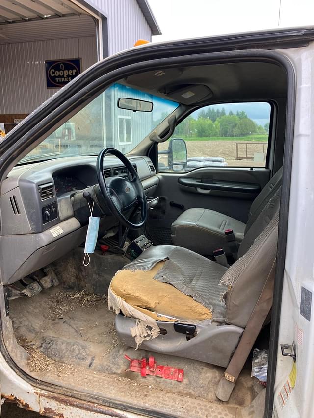 Image of Ford F-550 equipment image 4