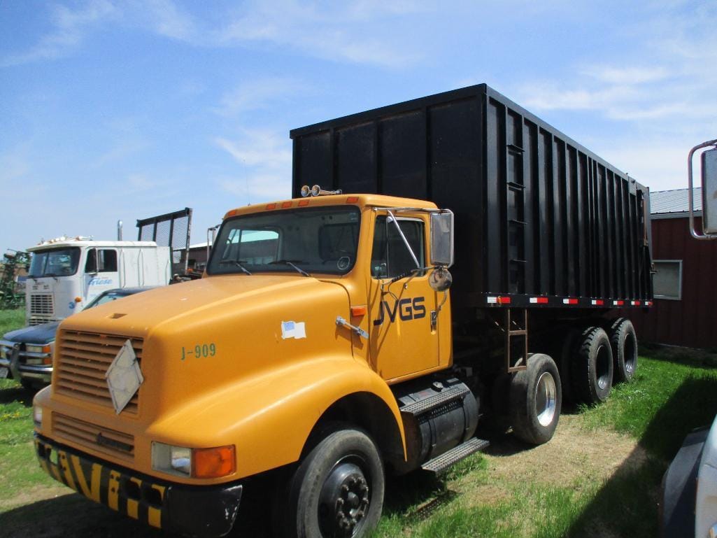 Main image International F-8200