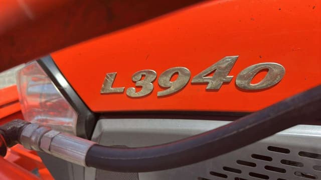 Image of Kubota L3940 equipment image 3