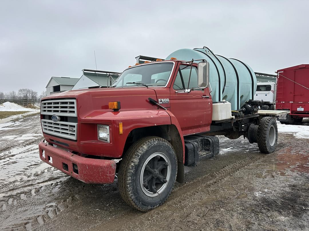 Image of Ford F-600 Primary image