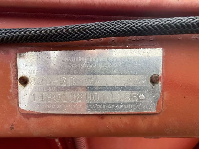 Image of International Harvester 820 equipment image 4