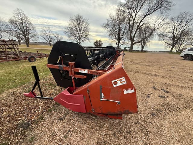 Image of International Harvester 820 equipment image 3
