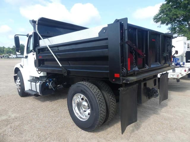Image of Freightliner M2 equipment image 3