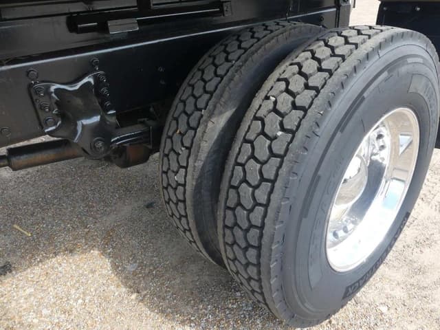 Image of Freightliner M2 equipment image 4