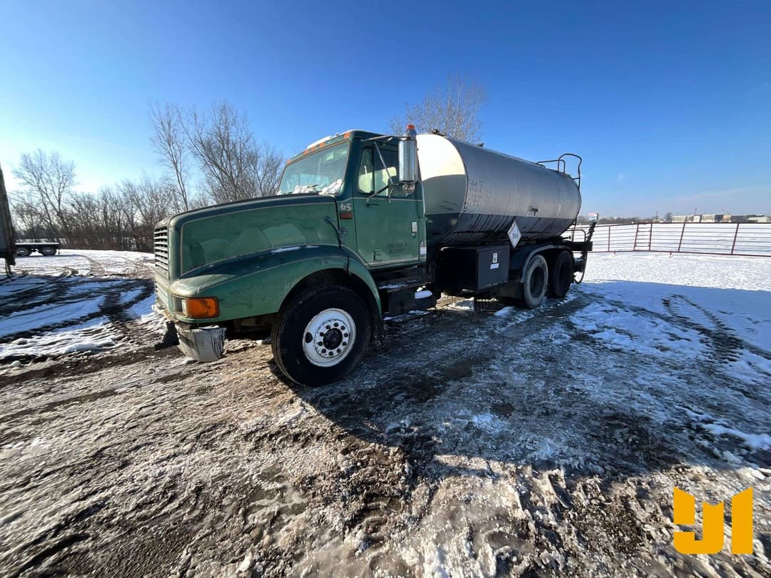 Image of International F-8200 Primary image