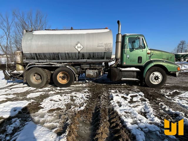 Image of International F-8200 equipment image 3