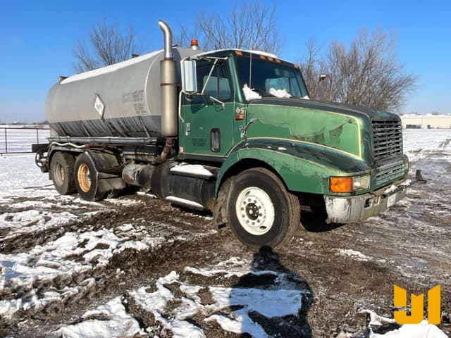 Image of International F-8200 equipment image 2