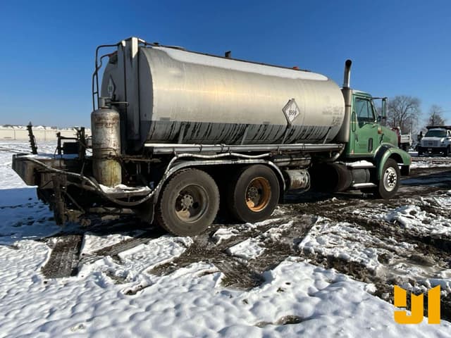 Image of International F-8200 equipment image 4