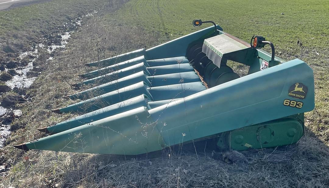 Image of John Deere 693 Image 1
