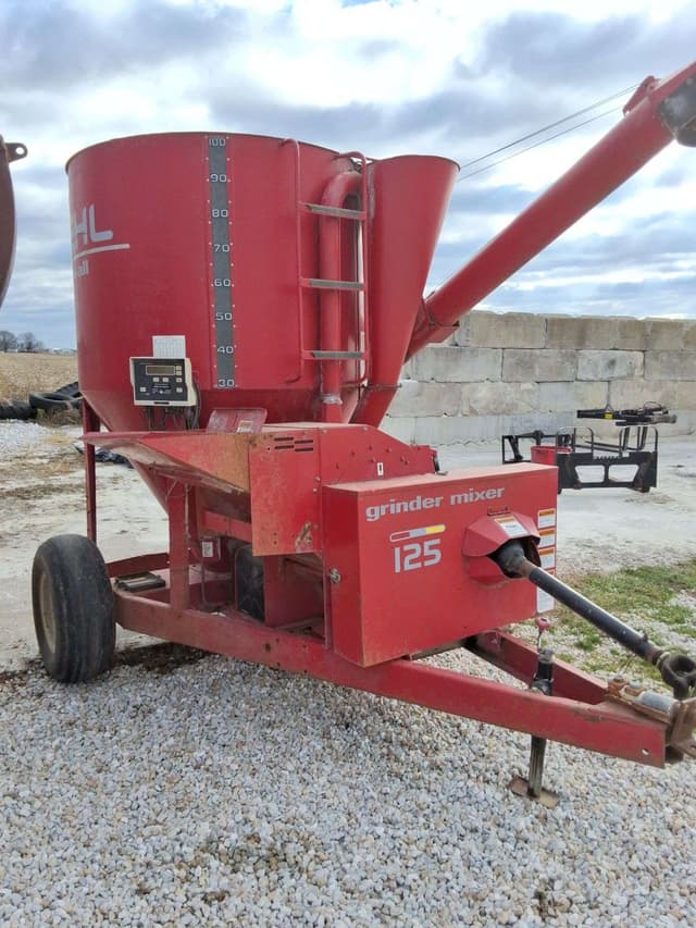 Image of Gehl MX125 equipment image 3