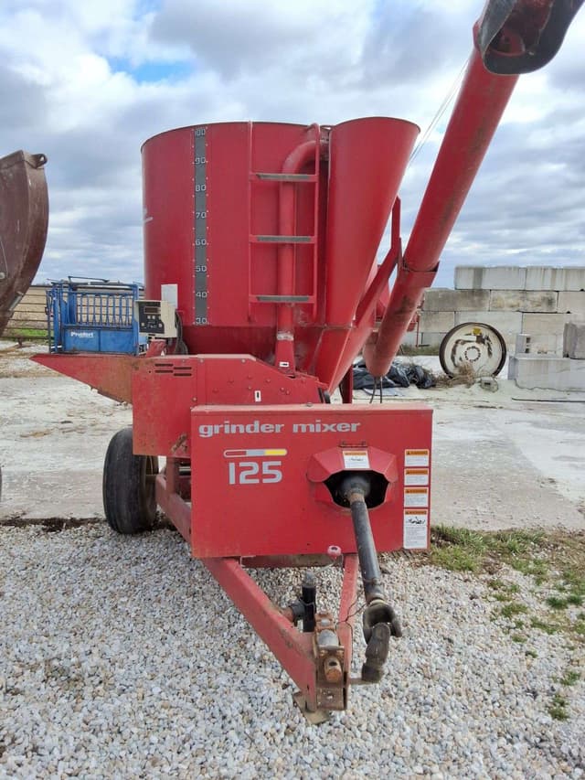 Image of Gehl MX125 equipment image 2