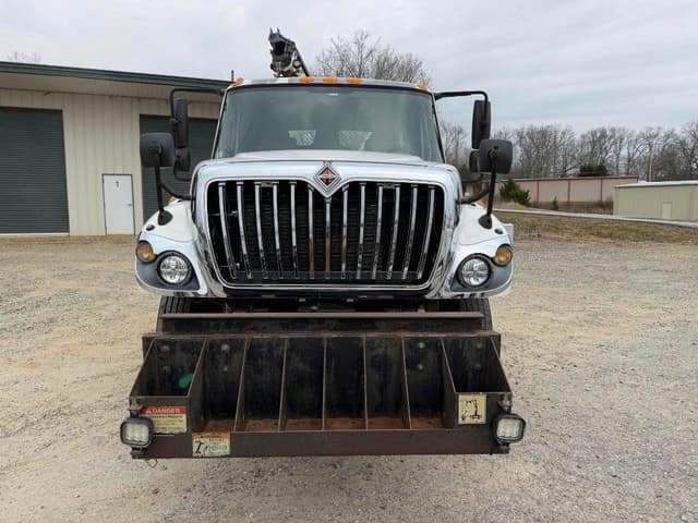 Image of International 7400 equipment image 4