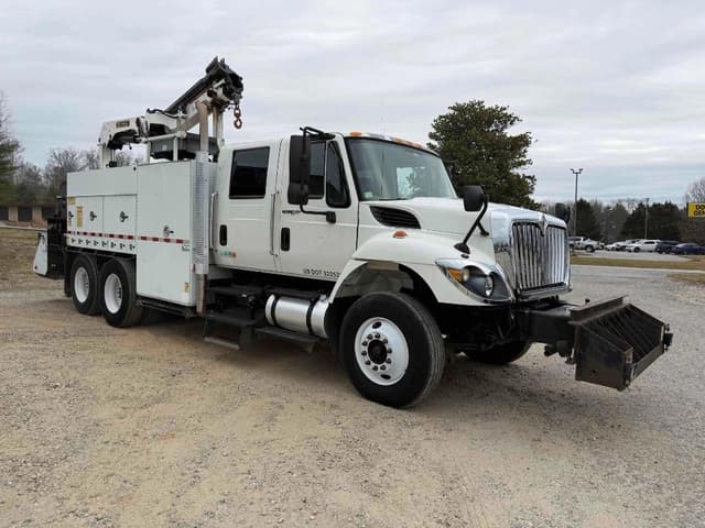 Image of International 7400 equipment image 1