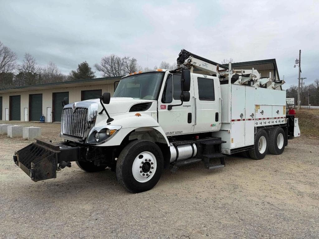 Image of International 7400 Primary image