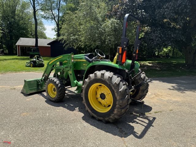 Image of John Deere 4320 equipment image 4