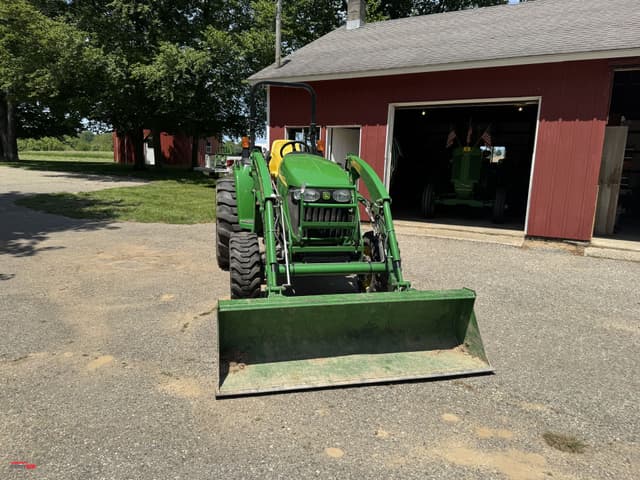 Image of John Deere 4320 equipment image 1