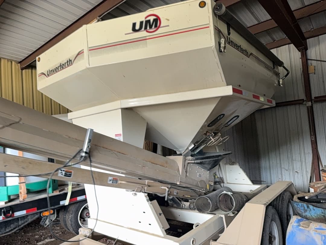 Image of Unverferth Seed Runner 2750 Primary image