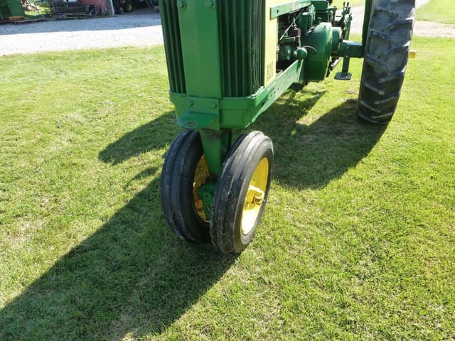 Image of John Deere 520 equipment image 3