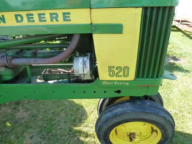 Image of John Deere 520 equipment image 1