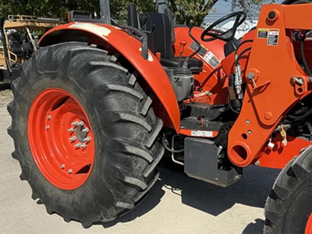 Image of Kubota M9960 equipment image 4