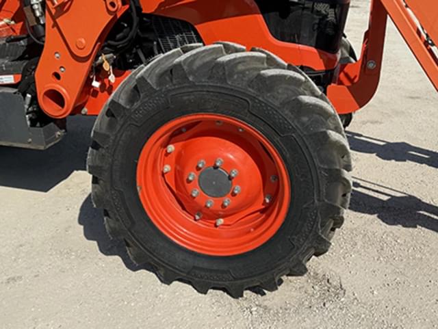 Image of Kubota M9960 equipment image 2