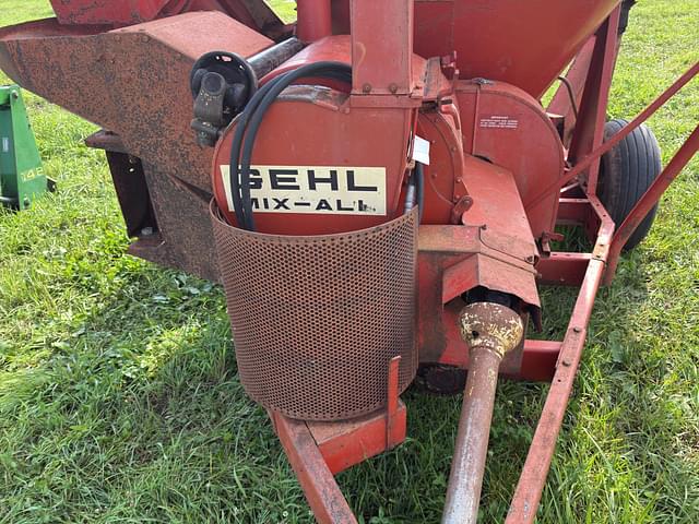 Image of Gehl 95 equipment image 3