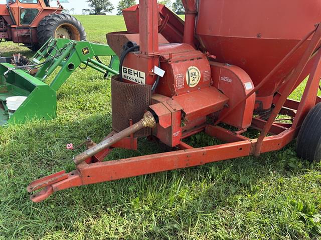Image of Gehl 95 equipment image 2