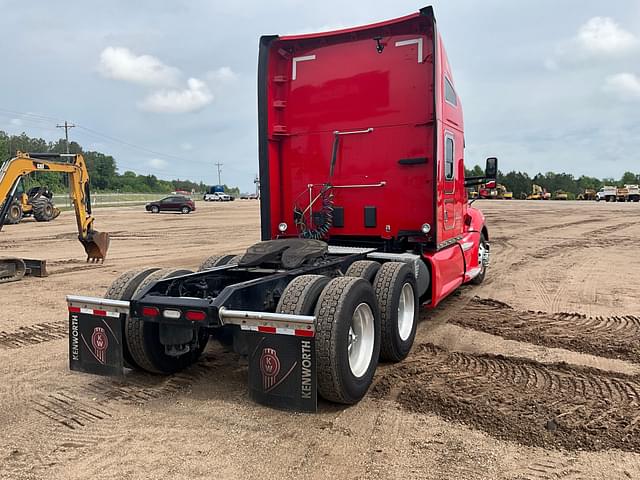 Image of Kenworth T680 equipment image 4