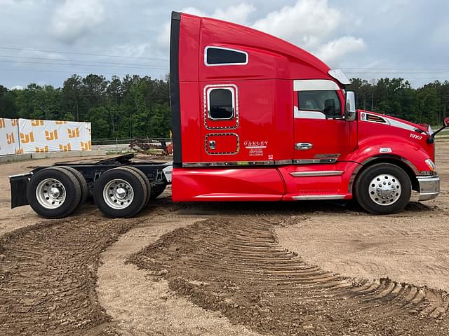 Image of Kenworth T680 equipment image 3