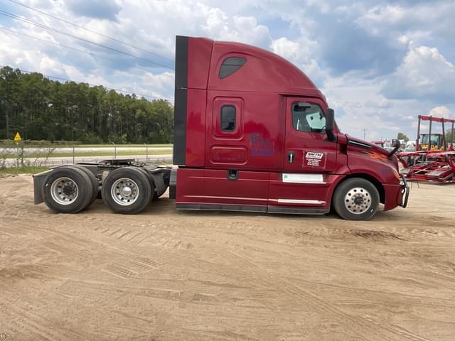 Image of Freightliner Cascadia equipment image 3