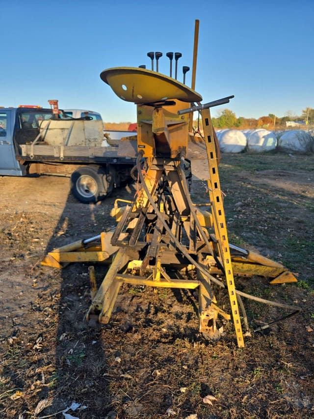 Image of International Harvester 3082 equipment image 2