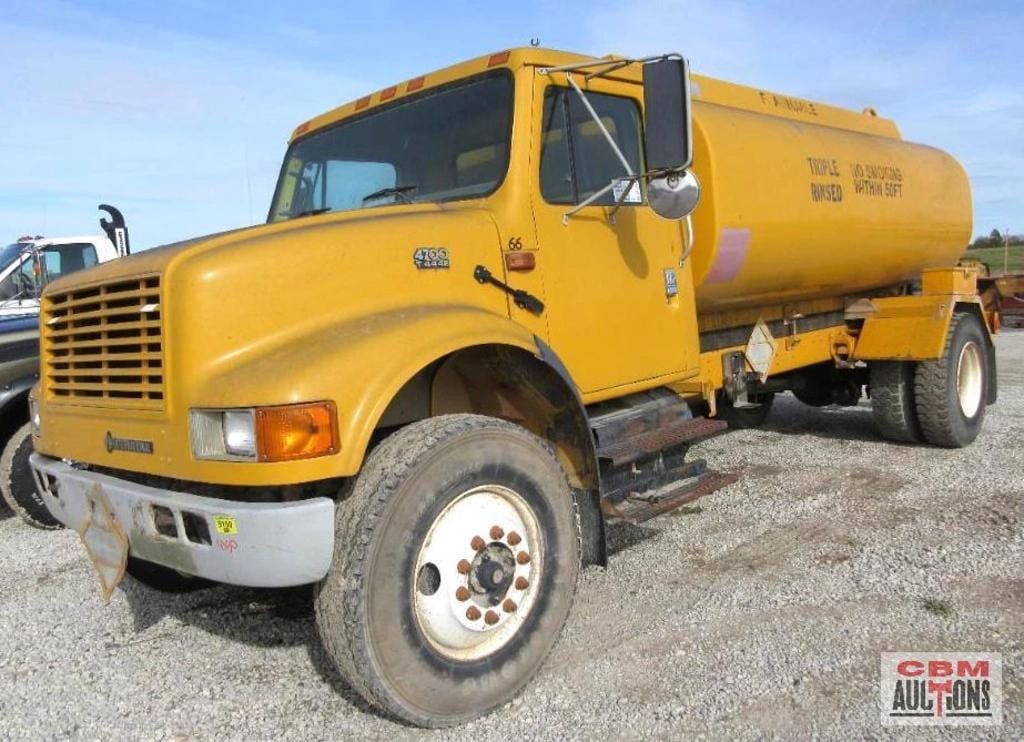 2001 International 4700 Equipment Image0