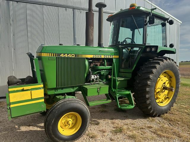 Image of John Deere 4440 equipment image 1