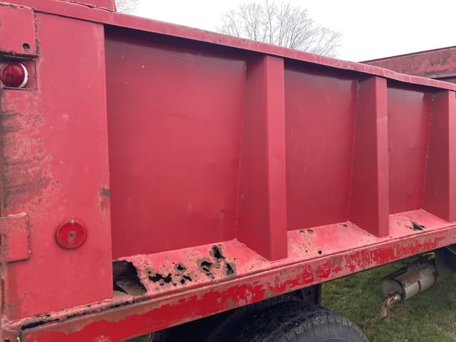 Image of International 1824 equipment image 4