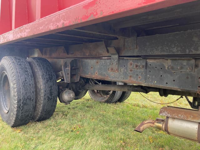 Image of International 1824 equipment image 3