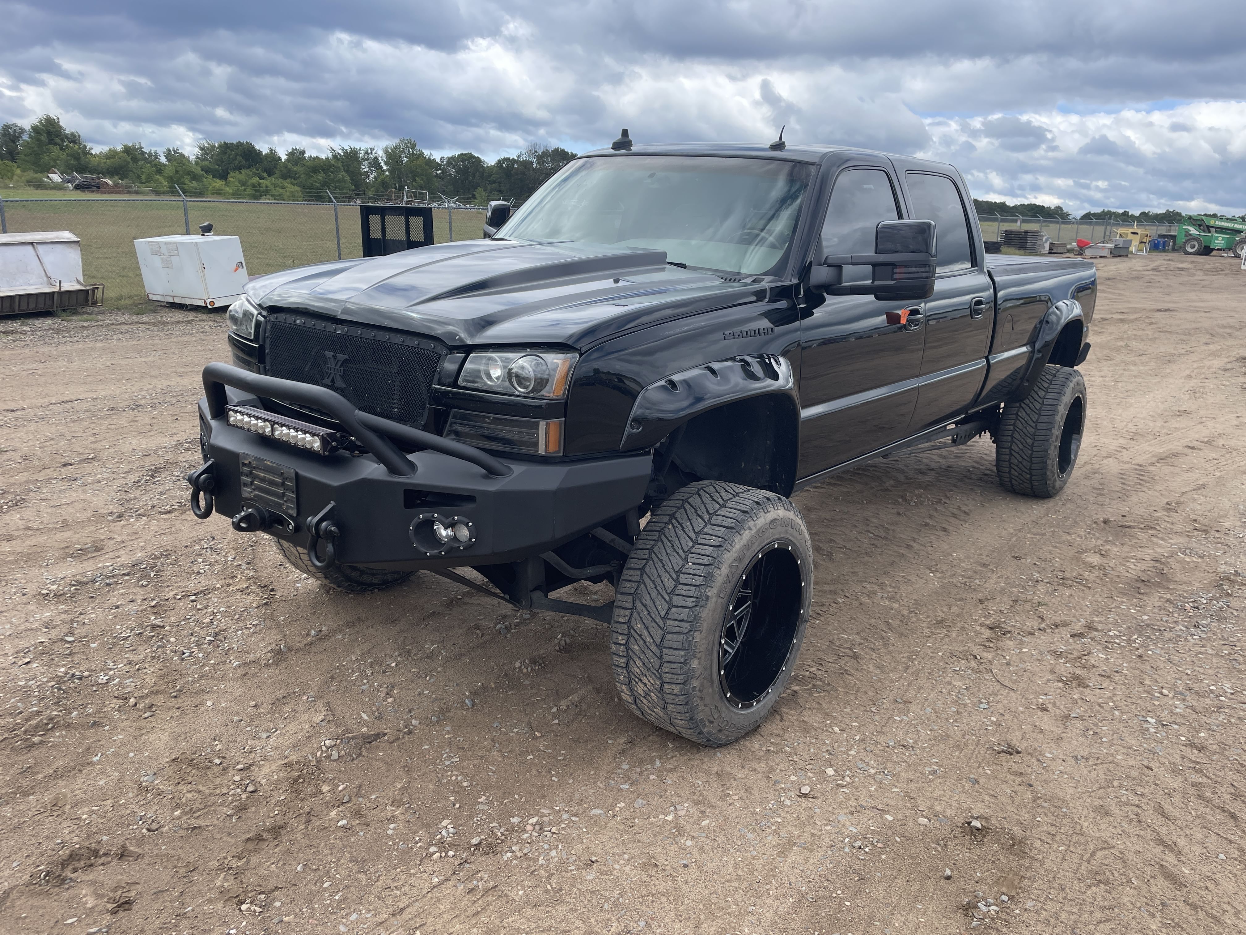 2003 Chevrolet 2500HD Equipment Image0