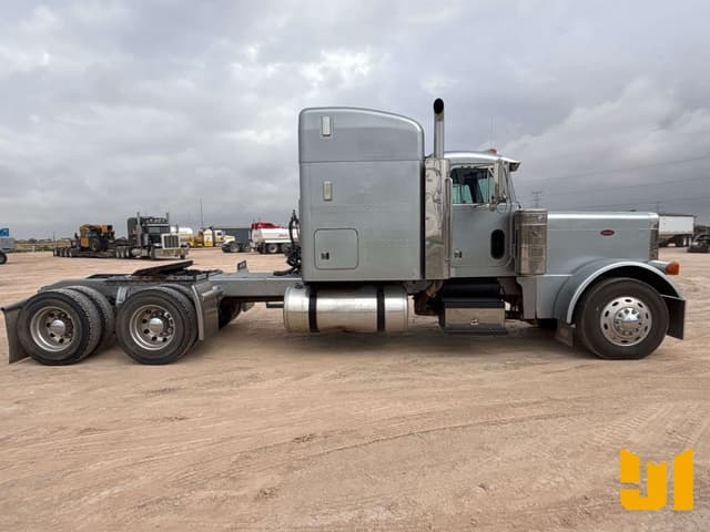 Image of Peterbilt 379 equipment image 3