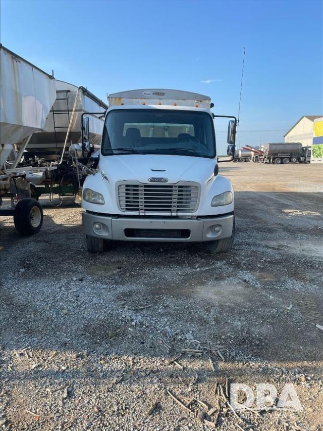 Image of Freightliner Business Class M2 equipment image 2