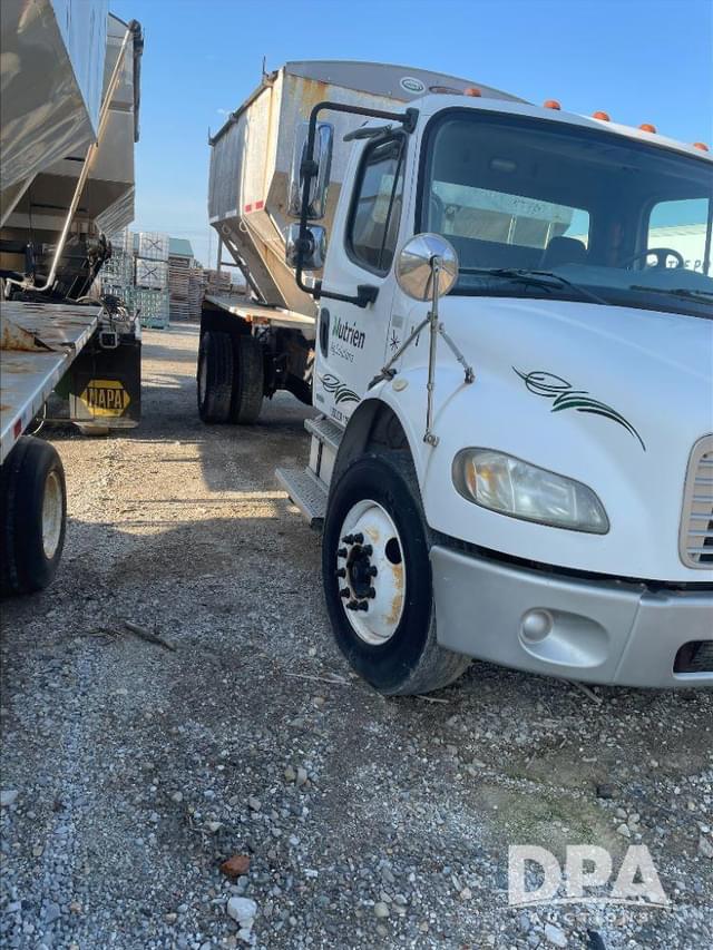 Image of Freightliner Business Class M2 equipment image 1