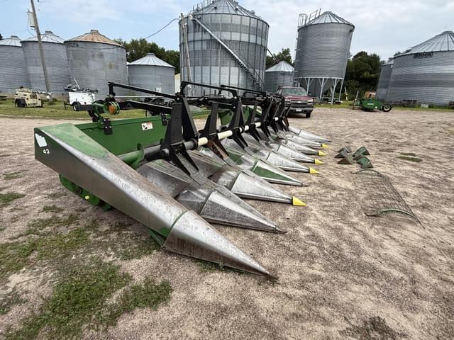 Image of John Deere 843 equipment image 4