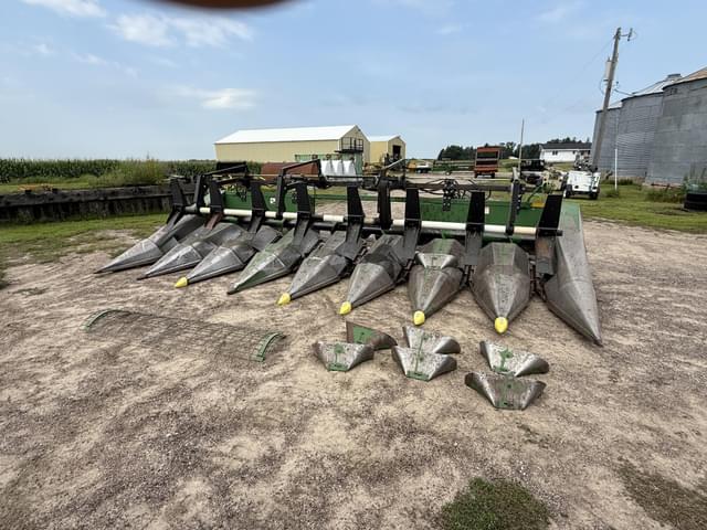 Image of John Deere 843 equipment image 1