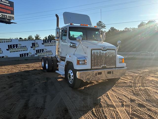 Image of Western Star 4700SF equipment image 2