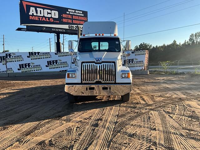 Image of Western Star 4700SF equipment image 1