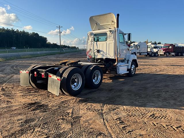 Image of Western Star 4700SF equipment image 4