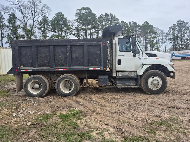 Image of International 7500 equipment image 3