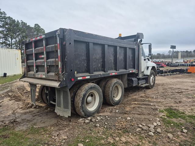 Image of International 7500 equipment image 4