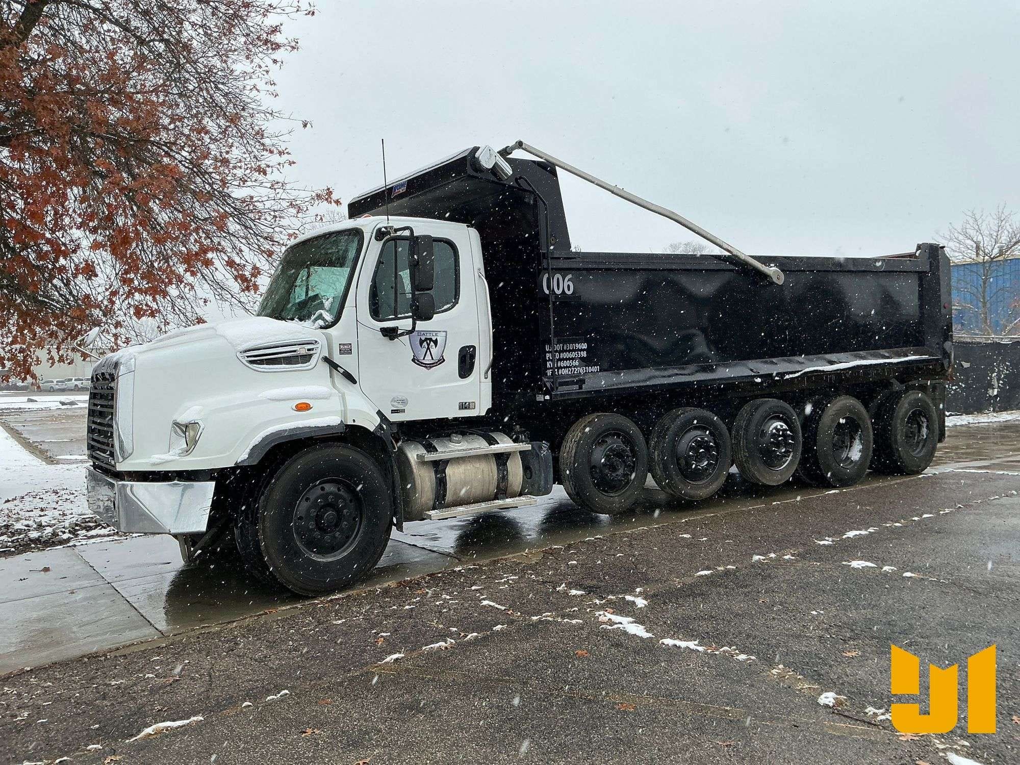 2014 Freightliner 114SD Equipment Image0