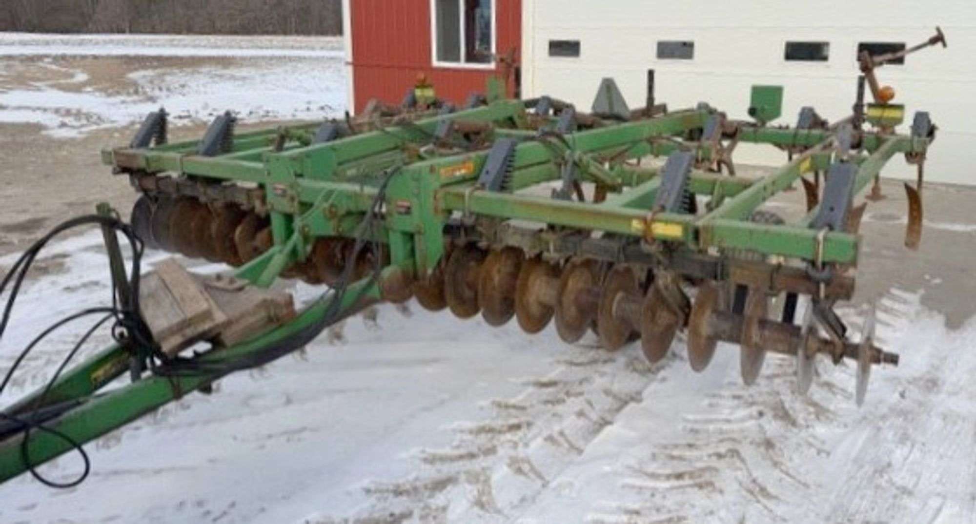 John Deere 714 Equipment Image0