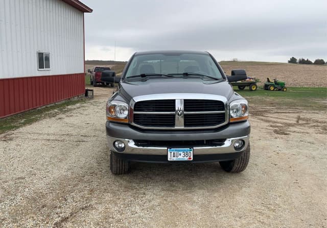 Image of Dodge Ram 2500 equipment image 2