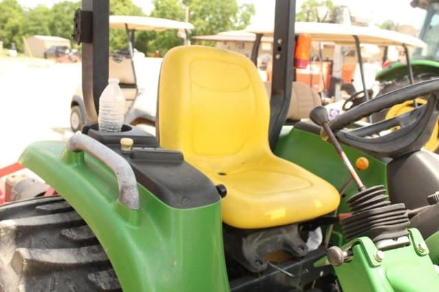 Image of John Deere 3038E equipment image 3
